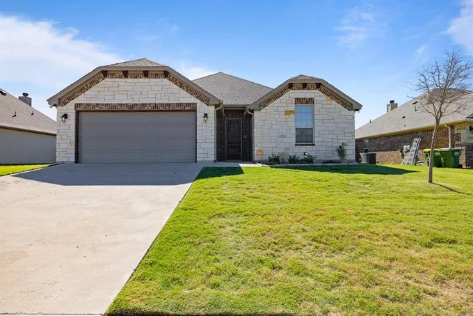 225 Bayless Ave, Godley, TX 76044 for Sale