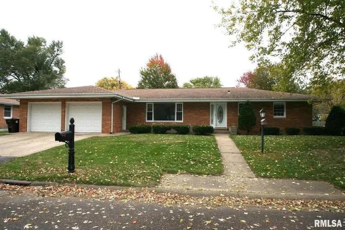 307 S TAZEWELL Street, Mackinaw, IL 61755  610674560 for Sale