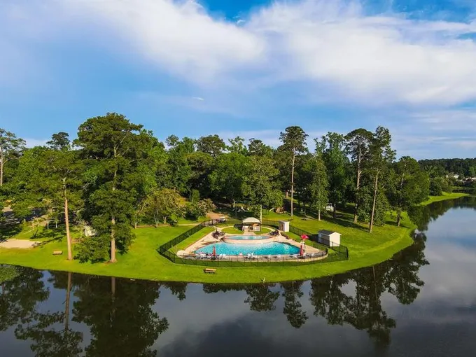 714 Overbrook Dr, Huntsville, TX 77340 for Sale