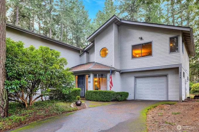 975 9th Cir, Fox Island, WA 98333 - MLS 2190814 for Sale