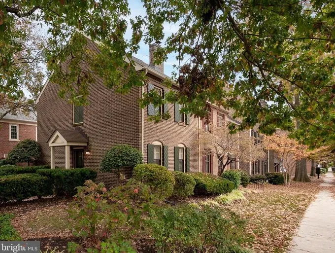 832 Bashford Ln, Alexandria, VA 22314 - MLS VAAX2028584 for Sale