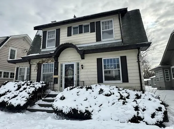 910 E Mc Clure Ave - Peoria, IL 61603 - Home For Rent