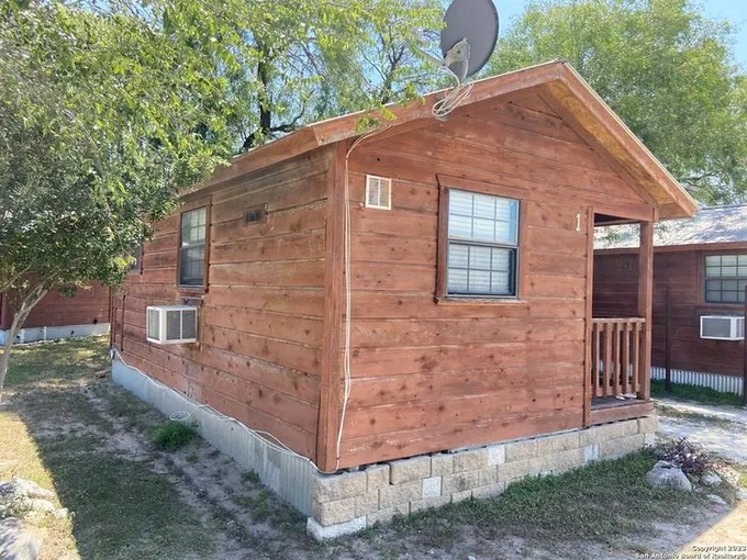 2293 S Highway 37 Access CABIN, Three Rivers, TX 78071 for Rent