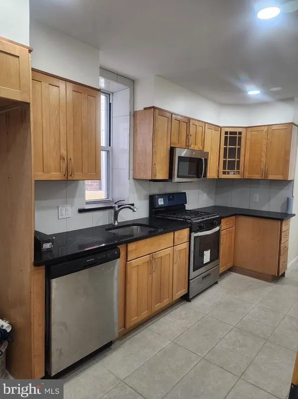 2538 S 5th St, Philadelphia, PA 19148 - MLS PAPH2309524 for Rent
