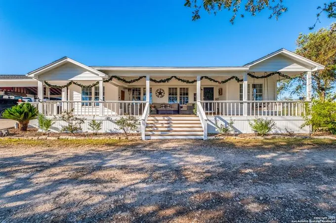 120 Horseshoe Dr, Mathis, TX 78368 for Sale