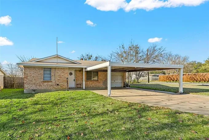 1408 Phillips St, Cleburne, TX 76033  MLS# 20505078 for Sale