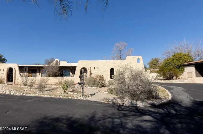 5271 N Tigua Dr, Tucson, AZ 85704 - MLS 22401574 for Sale