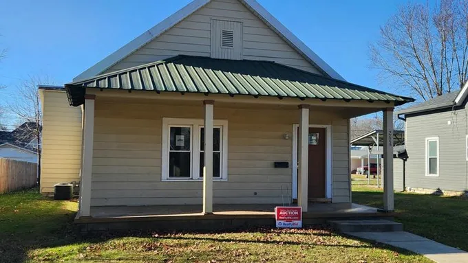 265 N PARK AVE, Spencer, IN 47460 Single Family Residence For Sale  MLS# 21955383