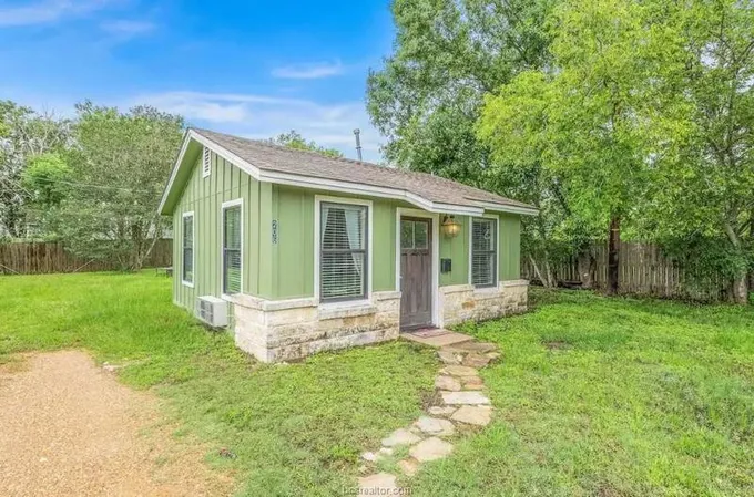 216 Montclair, College Station, TX 77840 for Rent