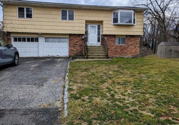 91 Oak St, Amityville, NY 11701 - MLS 3522556 for Rent