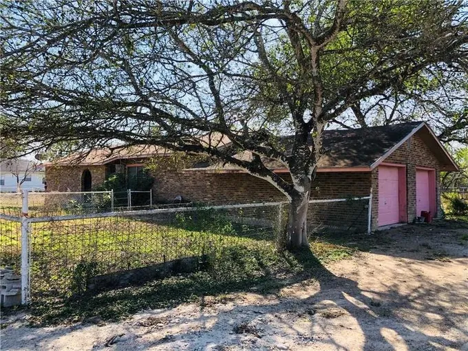 409 N Main St, Freer, TX 78357 for Sale