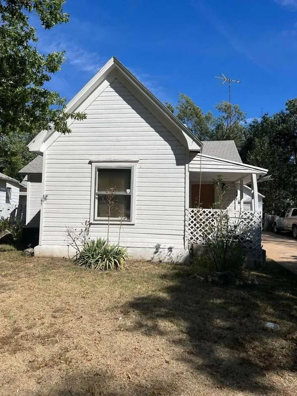 312 Iowa St, Winfield, KS 67156  604577084 for Sale
