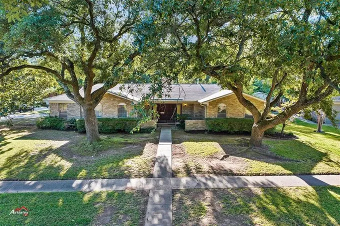 6201 Gaylyn Dr, Shreveport, LA 71105  MLS# 20448030 for Sale