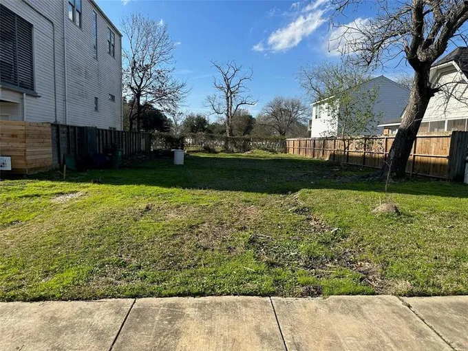 108 Cosmos St, Houston, TX 77009 for Sale