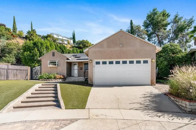 10234 Hatton Ct, Los Angeles, CA 91352 - MLS GD23214440 for Sale