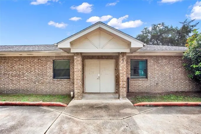 907 Cedar Lawn Dr, Alvin, TX 77511  MLS# 81274594 for Sale