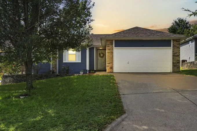 115 Hillside Ct, Hollister, MO 65672  MLS# 60251879 for Sale