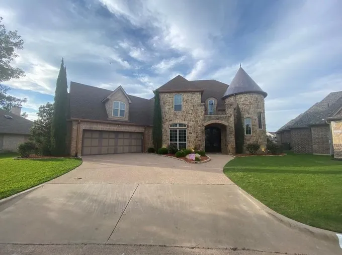2519 Pebble Dr, Granbury, TX 76048 - MLS 20488923 for Sale
