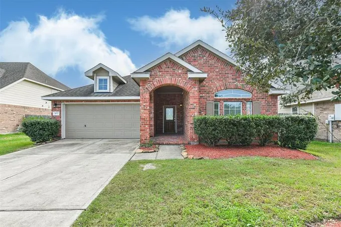 1077 Lasso Ct, ALVIN, TX 77511 for Sale