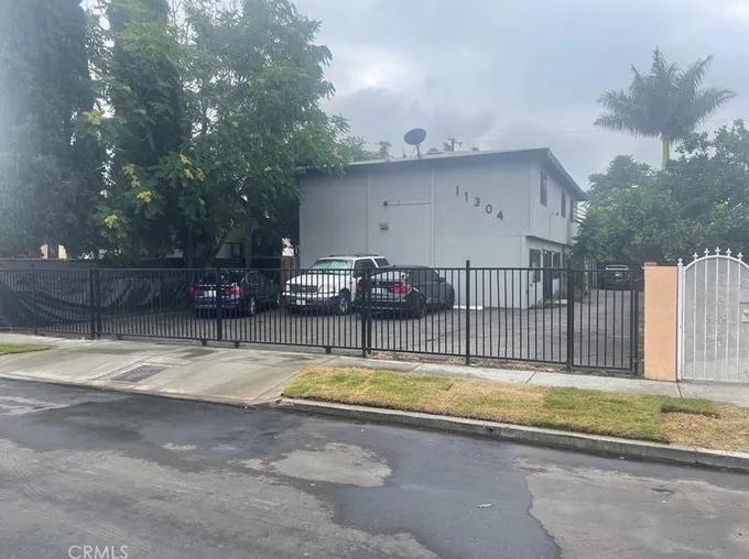 11304 Tiara, North Hollywood, CA 91601 - MLS OC23183012 for Sale