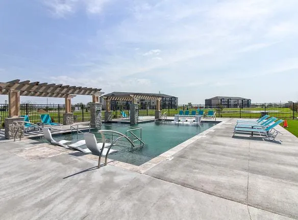 Fremont Commons Apartments - 550 S Johnson Road - Fremont, NE Apartments for Rent