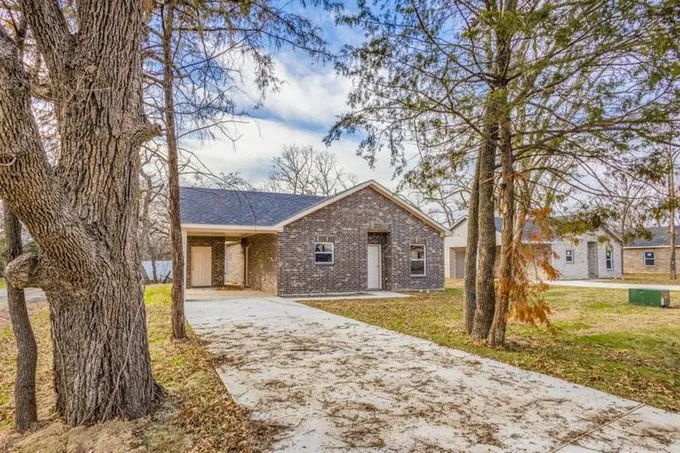 1045 Hillburn Dr, West Tawakoni, TX 75474 for Sale