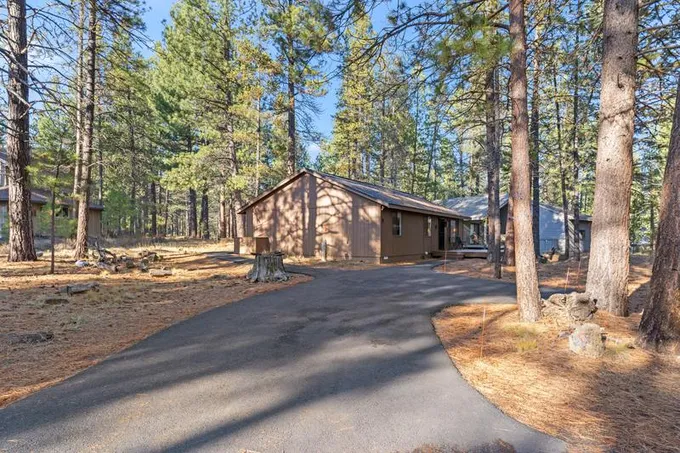 18015 Diamond Peak Lane, Sunriver OR 97707 for Sale