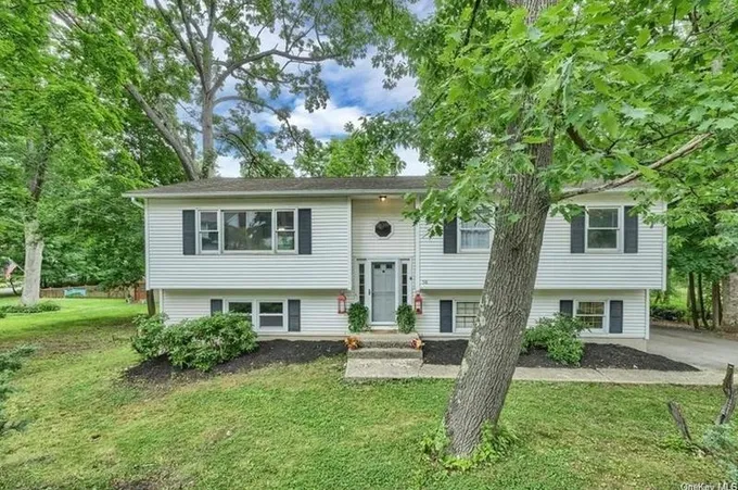 58 Edgewood Dr, Central Valley, NY 10917 - MLS H6269008 for Rent