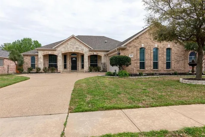 350 Cedar Crest Dr, Justin, TX 76247 for Sale