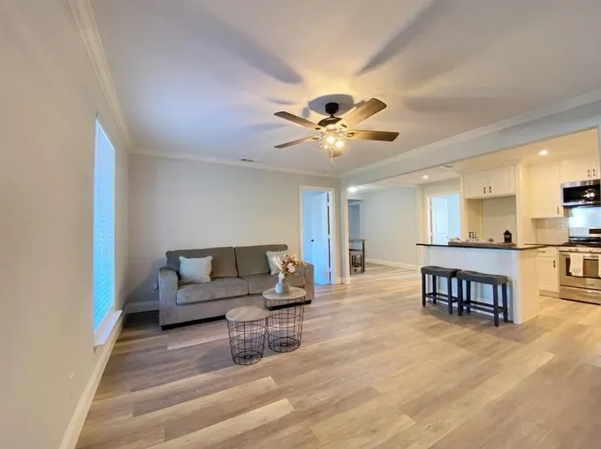 2722 Gladstone Dr, Dallas, TX 75211 - MLS 20422293 for Sale