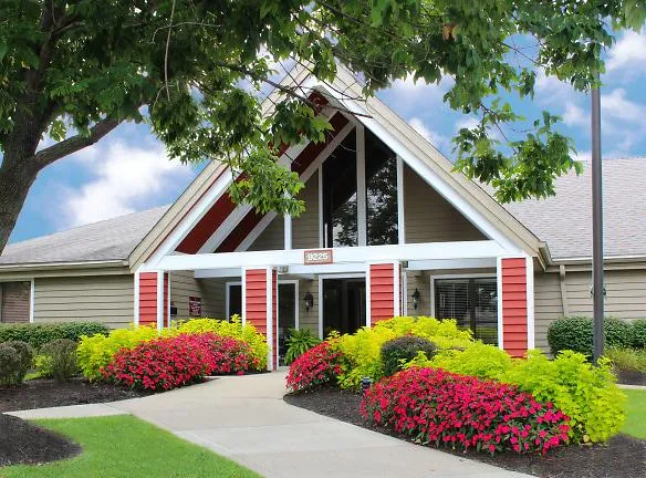 Deercross Apartments - 9225 Deercross Pkwy - Blue Ash, OH Apartments for Rent