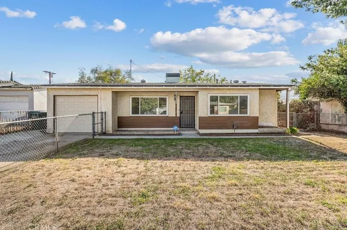 27203 13th St, Highland, CA 92346 - MLS EV23223877 for Sale