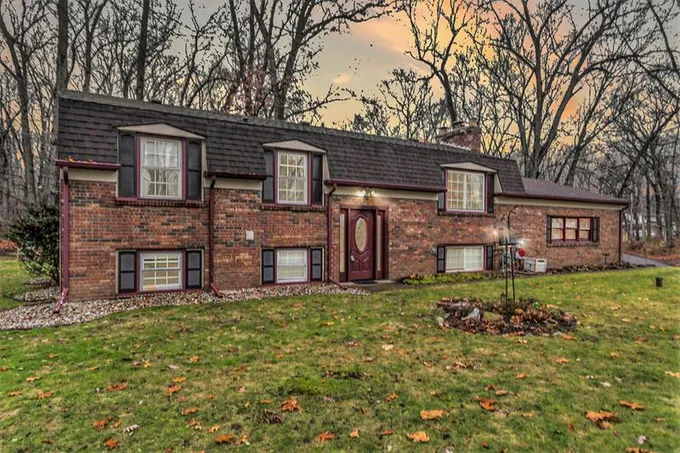 837 SYLVAN DR, Battle Creek, MI 49017 Single Family Residence For Sale  MLS# 23144098
