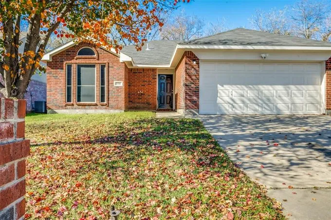 2816 Beaty Ct, Fort Worth, TX 76112 for Sale