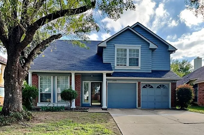 2220 Reverchon Dr, Arlington, TX 76017 - MLS 20479655 for Sale
