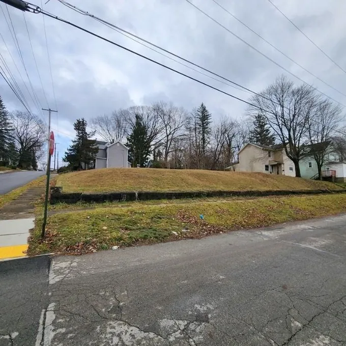 702 Court St, New Castle, PA 16101 - MLS 1607777 for Sale