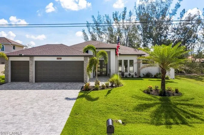 713 SW 13th St, Cape Coral, FL 33991 - MLS 222031100 for Sale