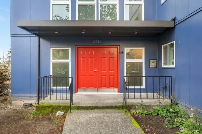 3722 27th Pl W #304, Seattle, WA 98199 - MLS 2185843 for Sale