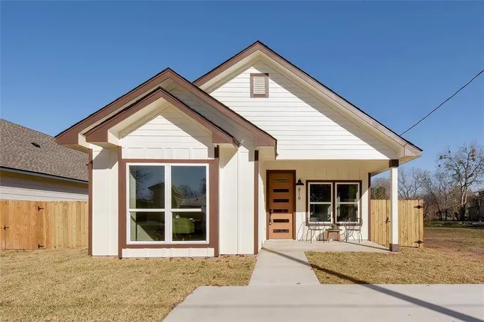 819 Fir Ln, Lockhart, TX 78644 for Sale