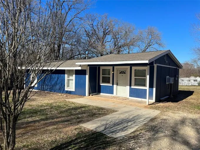 1055 E Chestnut St, Denison, TX 75021 for Sale