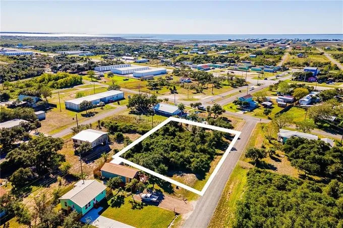 402-404 Charlotte Ave, Rockport, TX 78382 for Sale