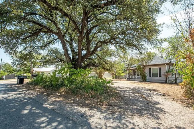 1214 Jameson St, Weatherford, TX 76086 for Sale