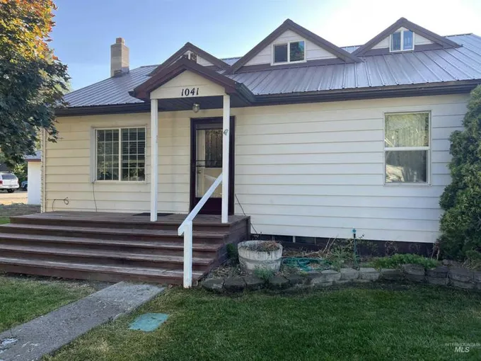 1041 WYOMING ST, Gooding, ID 83330 Single Family Residence For Sale  MLS# 98886312
