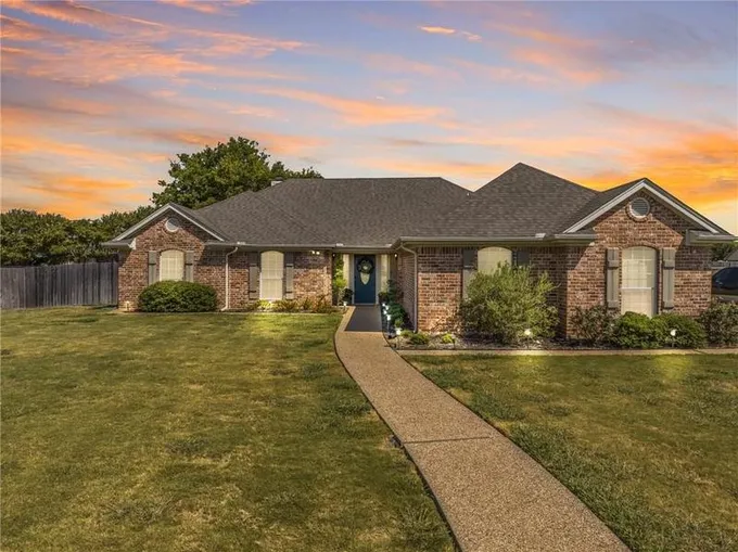 1417 Laurel Park Drive, Robinson, TX 76706 for Sale