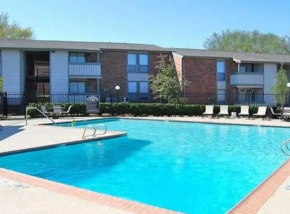Ashton Park - 2403 W Pioneer Pkwy - Grand Prairie, TX Apartments for Rent