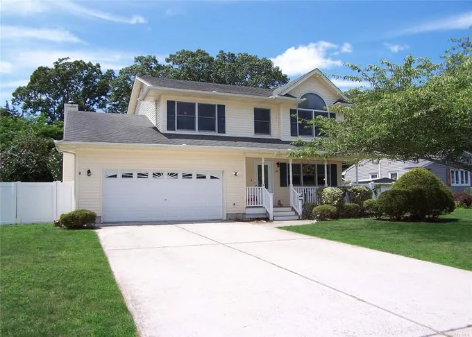 Holbrook, Suffolk County, NY House for sale Property ID: 417100463