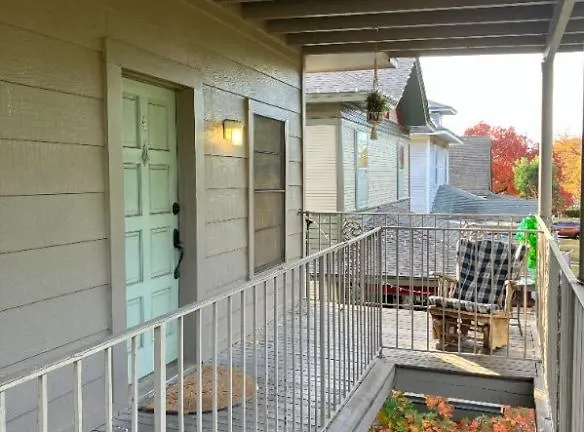 202 S Willomet Ave unit 4 - Dallas, TX 75208 - Home For Rent