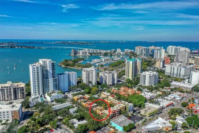 1525 OAK ST # 15, SARASOTA, FL 34236 Condominium For Sale  MLS# A4587044