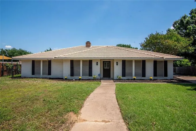 1506 Raintree Ct, Grand Prairie, TX 75050  MLS# 20449749 for Sale