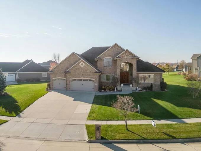 4308 WYNNEWOOD DR, Cedar Falls, IA 50613 Single Family Residence For Sale  MLS# 20234711